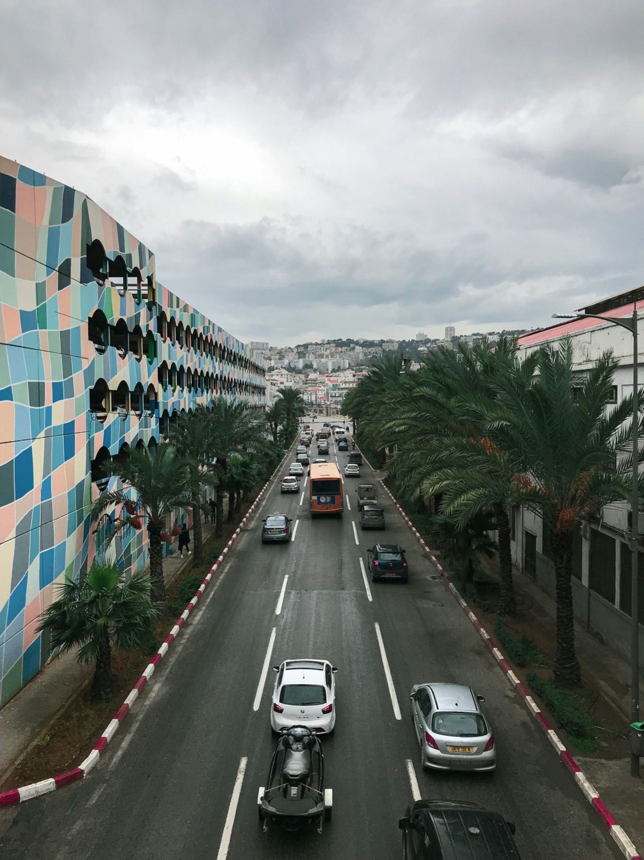 Résidences neuves le long d’un boulevard